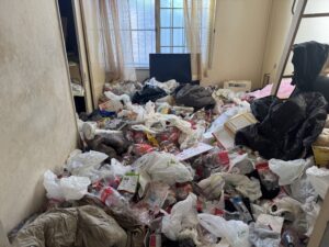 北海道でゴミ屋敷片付けを行うこころ屋の作業前の室内の状態